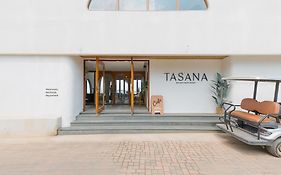Tasana Bar And Luxury Resort